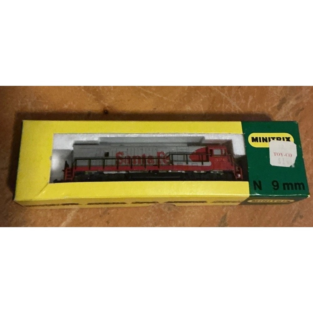 Minitrix N Scale Santa Fe Locomotive #576  51 2006 00